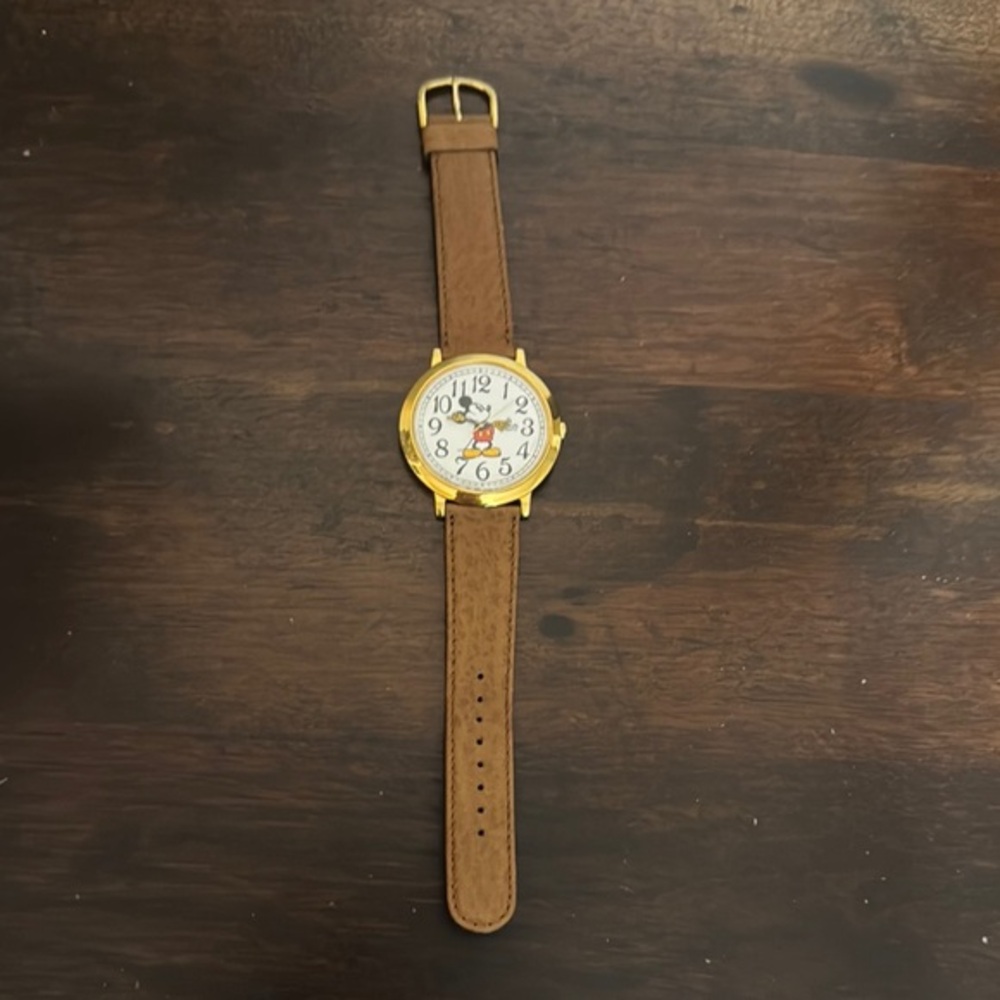 Vintage Mickey Mouse watch new battery installed today